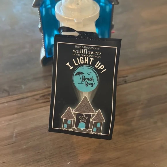 Bath & Body Works Wallflowers Sparkling Castle Night Light with Blue Windows - Picture 3 of 4